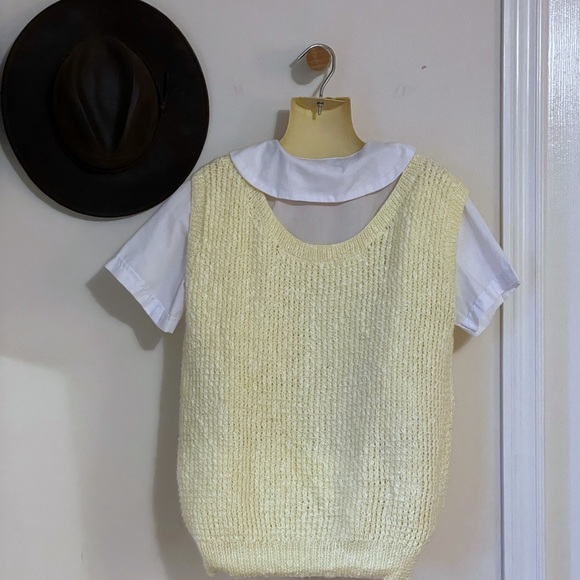 Vintage hand knit soft yellow oversized scoop neck sweater vest - Picture 7 of 11